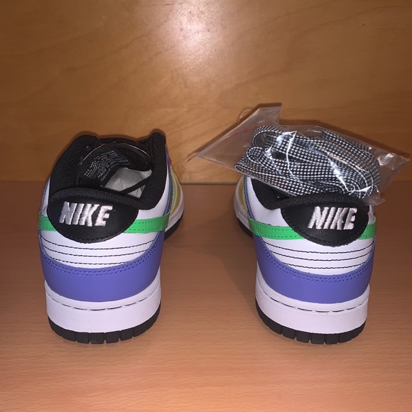 W Nike Dunk Low “Green Strike” Size 8W 6.5M - Picture 5 of 7